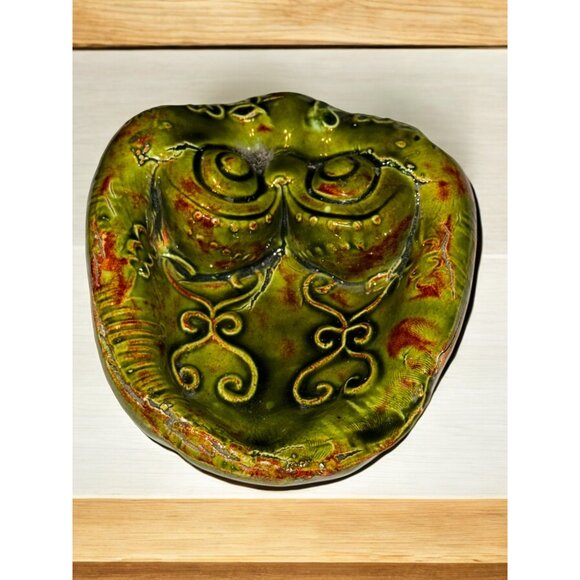 Vintage Green Ceramic Frog With Hand-Painted Details Figurine - Picture 8 of 8